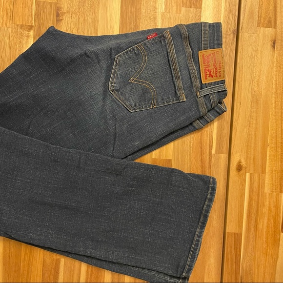 Levi’s 529 Mid Rise Curvy Bootcut - Picture 9 of 13